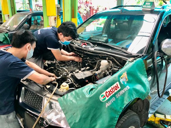 Khu vực sửa chữa ô tô
